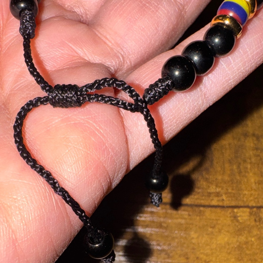 Unisex Colombian Black Beaded Adjustable Bracelet w/ Gold Accent - Picture 7 of 7
